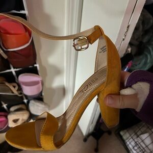 Chic Yellow Chunky Heel Sandals